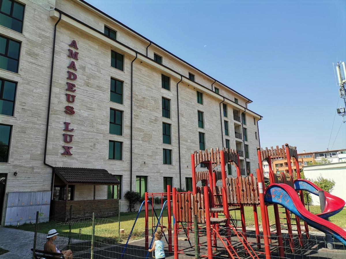 Pool Apartment Amadeus Lux Pantai Sunny Luaran gambar