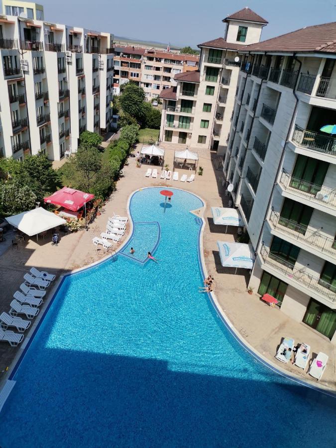 Pool Apartment Amadeus Lux Pantai Sunny Luaran gambar