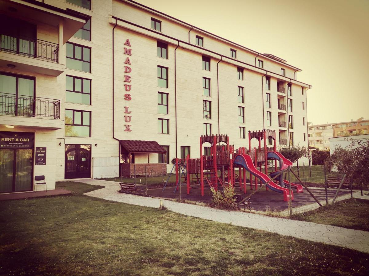 Pool Apartment Amadeus Lux Pantai Sunny Luaran gambar