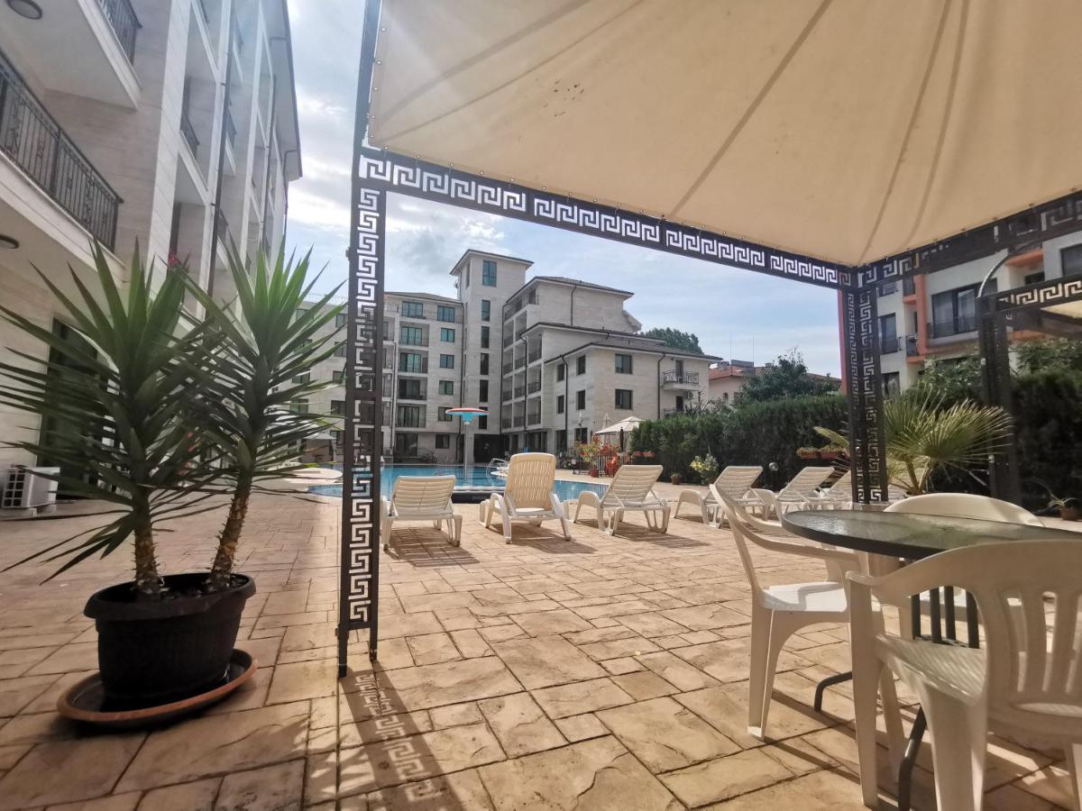 Pool Apartment Amadeus Lux Pantai Sunny Luaran gambar