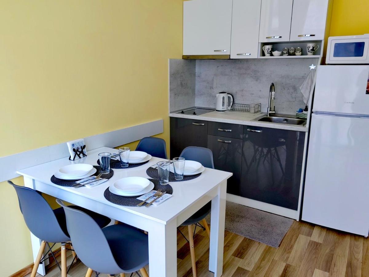 Pool Apartment Amadeus Lux Pantai Sunny Luaran gambar