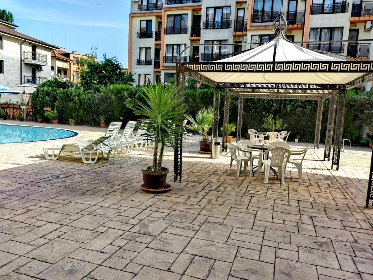 Pool Apartment Amadeus Lux Pantai Sunny Luaran gambar